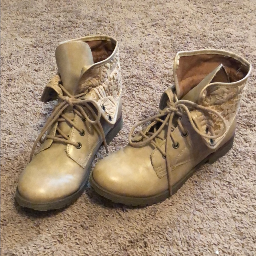 Combat boots